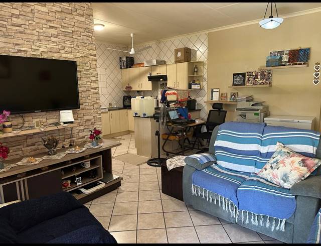 1 BEDROOM TOWNHOUSE FOR SALE IN WATERVAL EAST